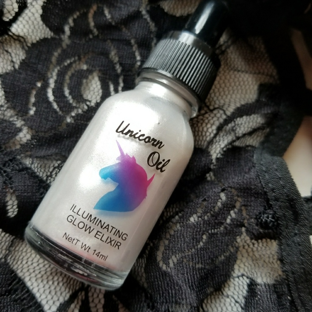 Unicorn oil liquid highlighter